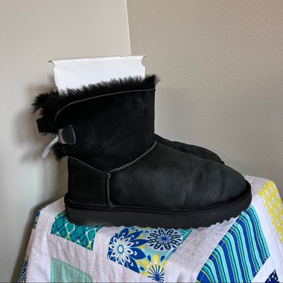 Ugg boot, size 6, black with bow - Picture 7 of 10